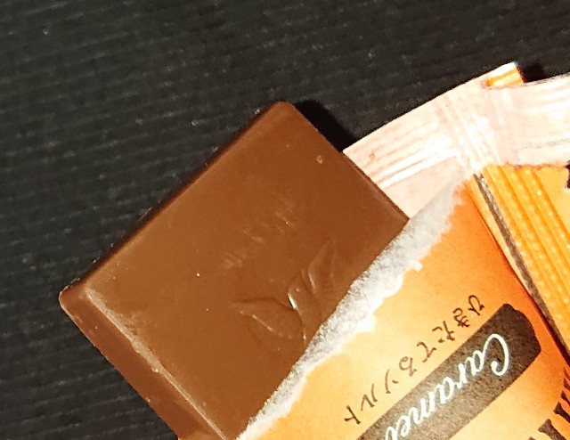 シャルロッテ 生チョコレート キャラメル 洋酒の味がする少し大人な味のチョコ菓子 コンビニのチョコとアイス新商品の美味しい物を食べたいんじゃ コンオイジャ