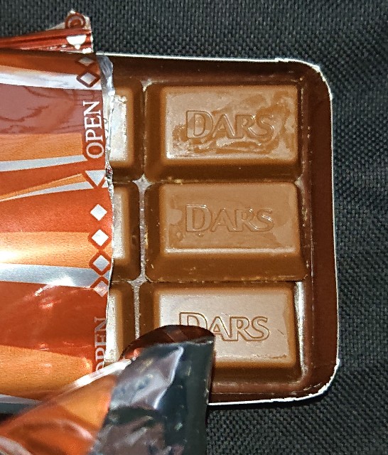 ダース 全粒粉ビスケットクランチ コンビニで買えるカロリーや値段が気になるチョコ菓子 コンビニのチョコ とアイス新商品の美味しい物を食べたいんじゃ コンオイジャ