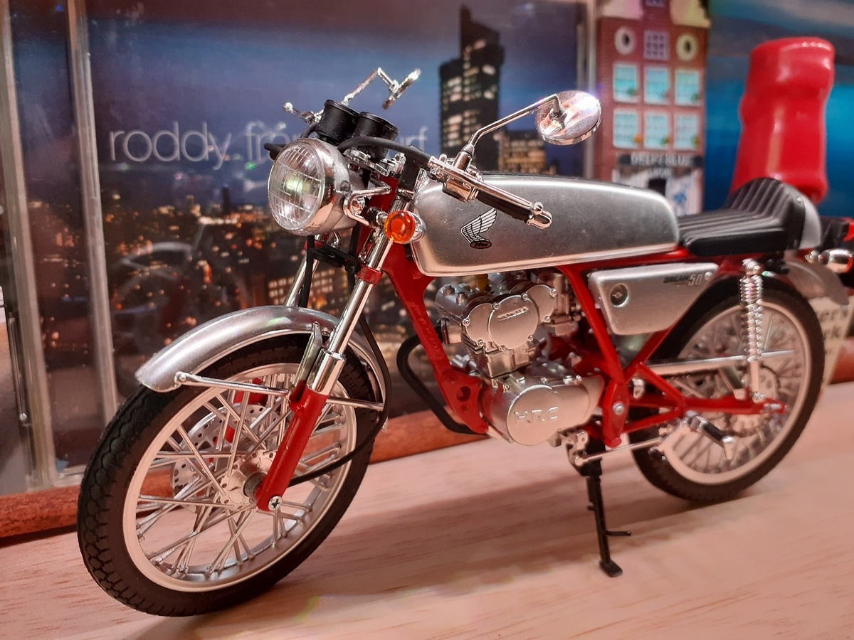 プラモデル楽しい！:ホンダ ドリーム50 Building Plastic Models