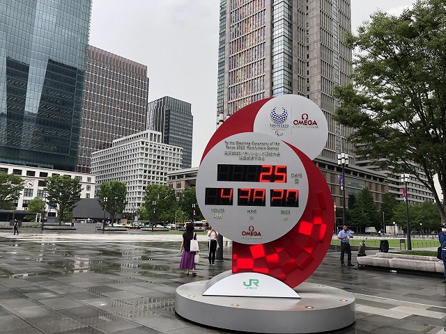 東京駅前　パラリンピックモニュメント