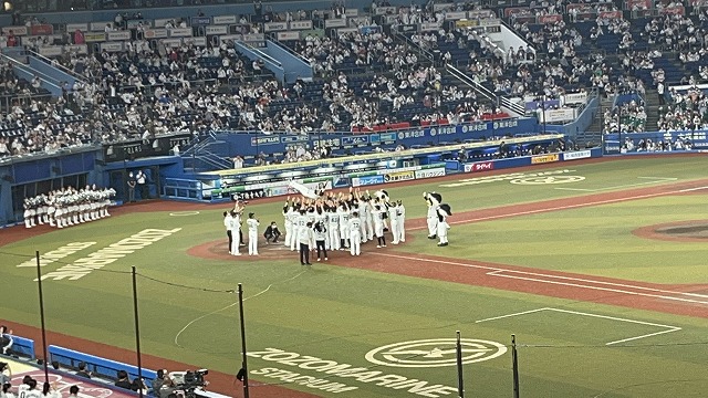 井口監督電撃辞任 胴上げ