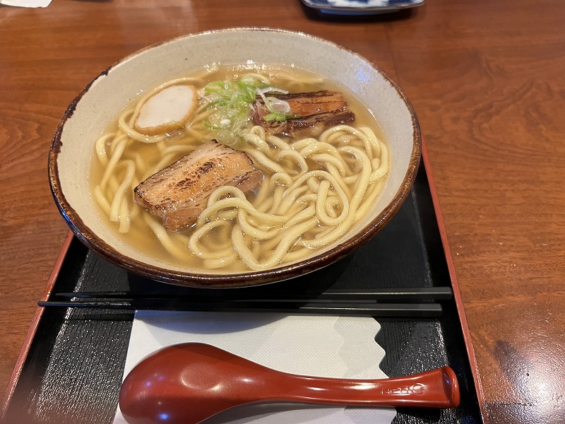 「沖縄地料理 龍潭 とまりん店」 沖縄そば