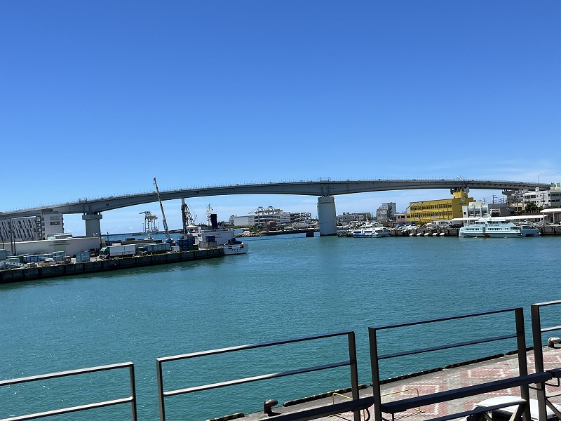 泊大橋。ああ、さっきあれを渡ってきたんだなぁと感慨深げ。