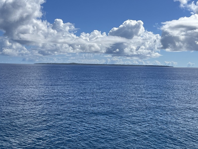 北大東島を望む