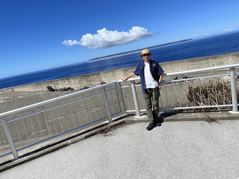 南大東島をバックに自撮り