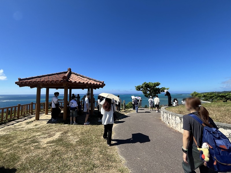 知念岬 観光客いっぱい