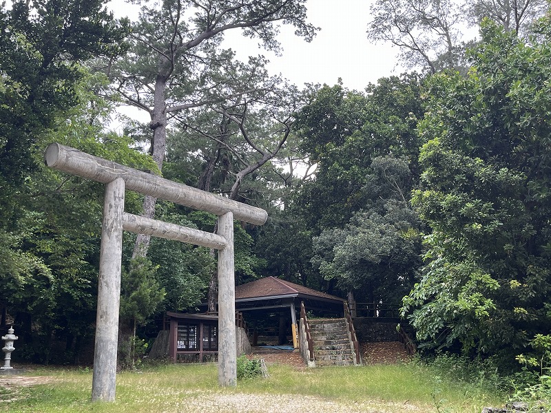 鳥居と相撲の土俵 大東神社 南大東島