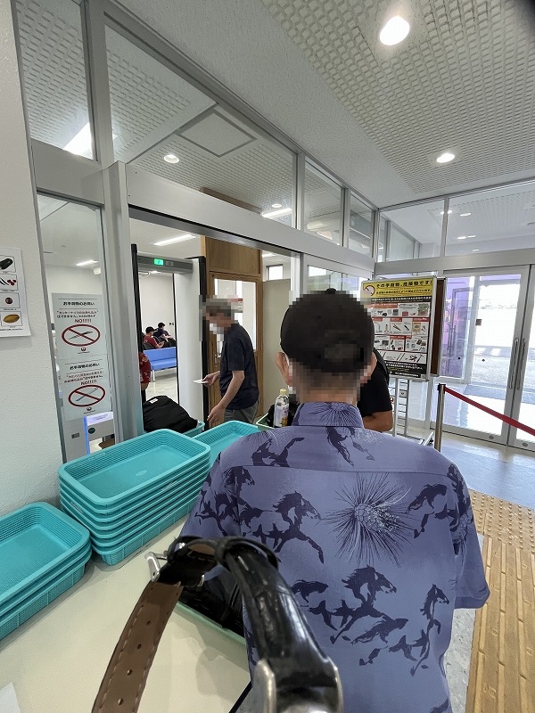 南大東空港　手荷物検査
