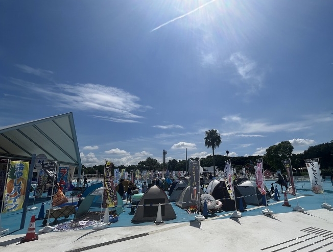 稲毛海浜公園プール　場所取り　ポップアップテント
