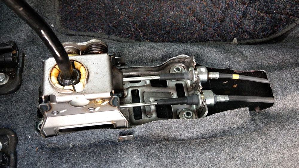 室内をバラす（シフトコントロールレバー） - サンデーメカニック