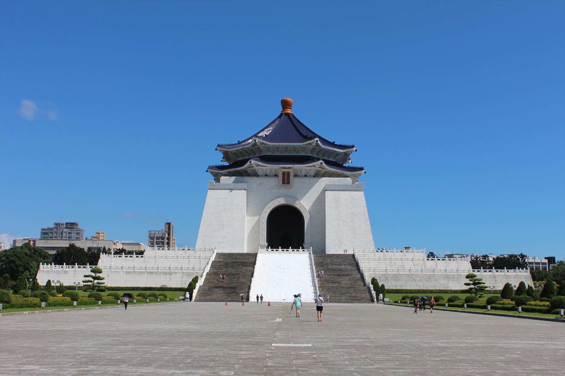 台湾中正記念堂とは – 中正紀念堂 画像 : 中正紀念堂 – LKUCI
