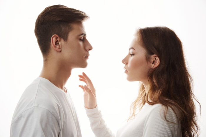 ツインレイは離れようとすると引き寄せる?離れれば離れるほど苦しいって本当?