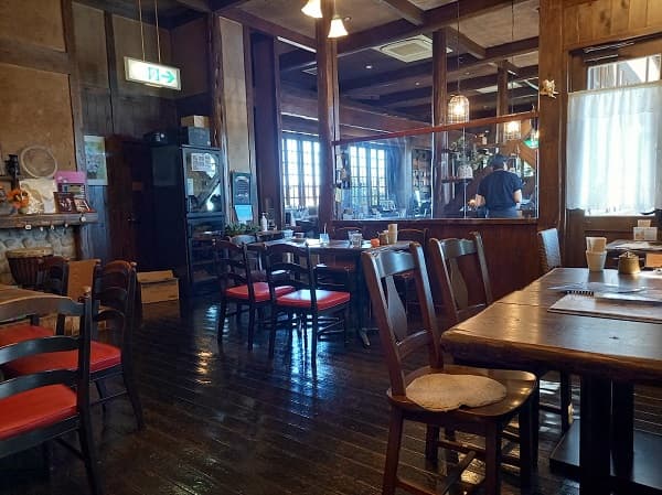 稲沢市にあるCafe Saluteの店内