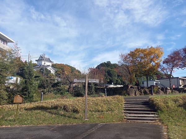 豊田市美術館へ向かう道