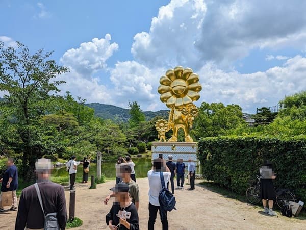 村上隆の作品「お花の親子」