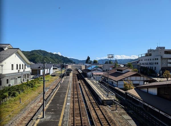 線路と電車の画像