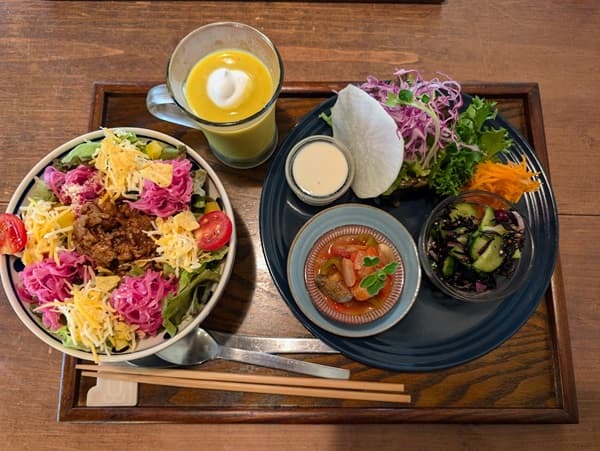 カフェのランチ