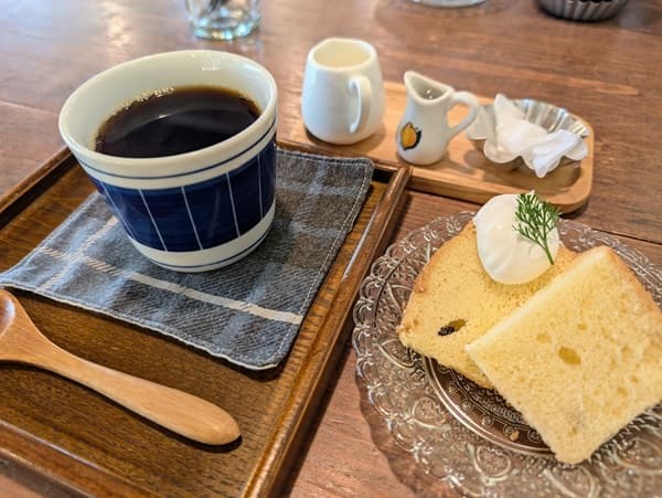 珈琲とシフォンケーキ