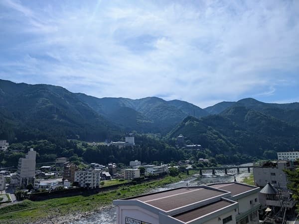 下呂温泉の川と町並み