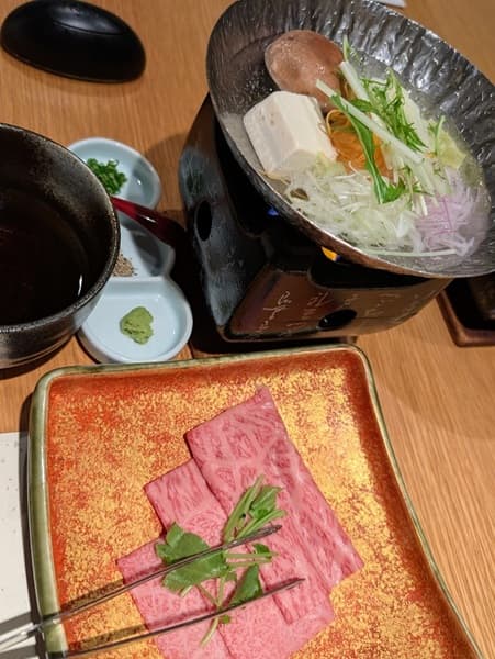 温泉旅館の料理で飛騨牛のしゃぶしゃぶ