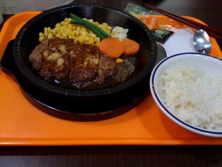 なんか肉が食べたかったらペッパーランチのガーリックステーキ。