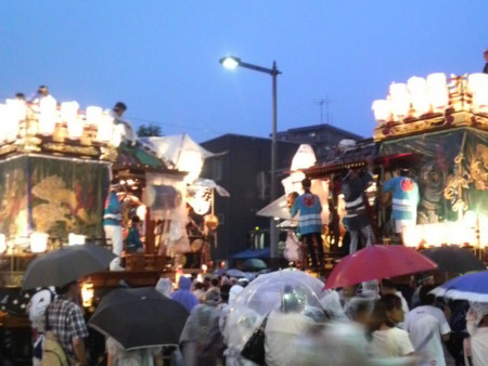 雨の中の叩きあい。本壱弐と本三四と銀座と筑波。山車四騎。