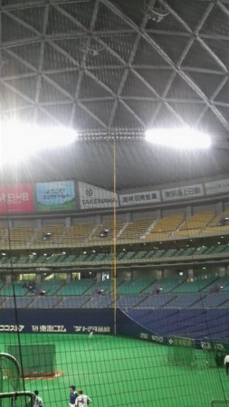 個別 ナゴヤドームのライトポールが天井まで伸びているヽ ノ の写真 画像 Twitter S Fotolife