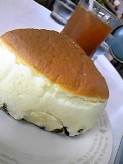 りくろーおじさんのチーズケーキ ぶるん ぶるんしてる！！