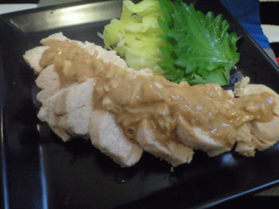 今日はバンバンジーを作ってみた。タレも自分で作りましたー!!