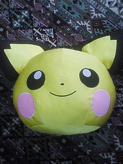 昨日ポケセンで買ったピチューのクッション届いたぁ＼(^O^)／かわえぇ