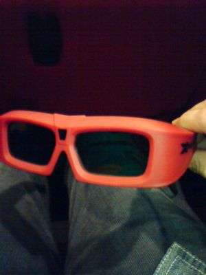 映画館なう。さてさて、3D版アバター楽しむっす。Photoは3Dアイウェアっ