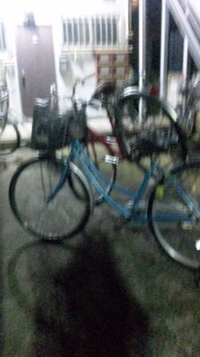 風か強すぎたんでしょうか？私のチャリのハンドルが人のチャリのサド