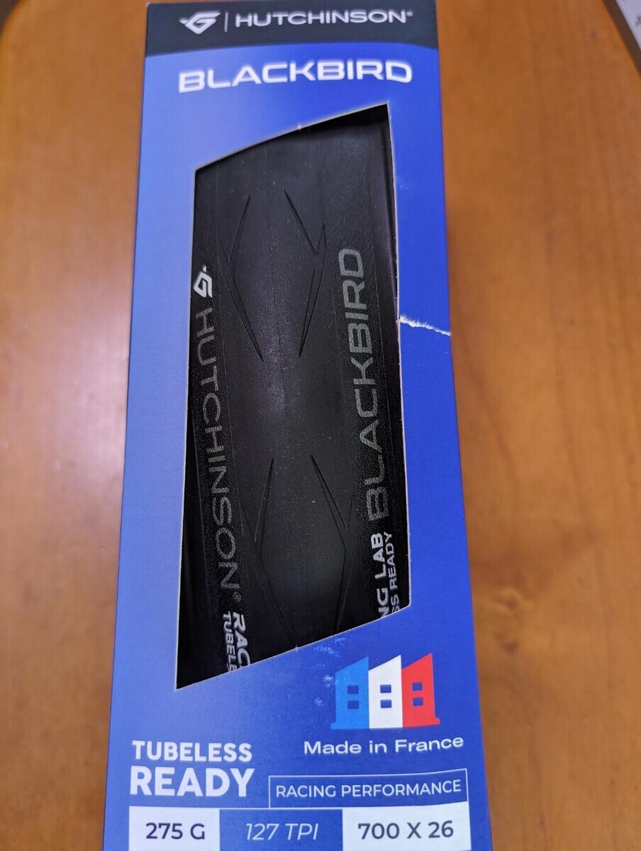 HUTCHINSON BLACKBIRD チューブレス 700 X 26 2箱