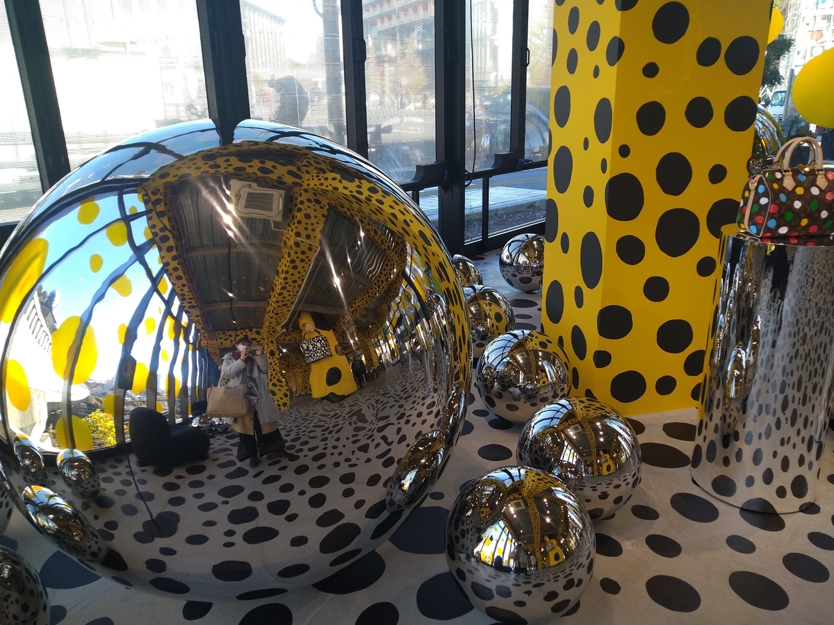 🖼ルイ・ヴィトン×草間彌生の限定ストア in原宿 - Hand of muse🎨