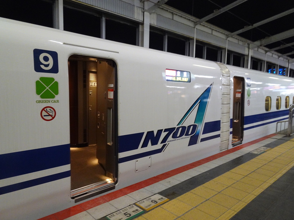 東海道新幹線 新横浜駅号車表示プレート （車両のご案内｜JR東海）