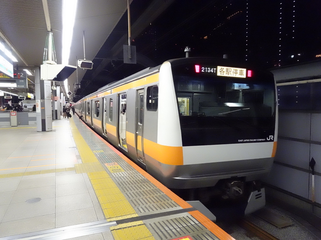 「各 駅 停 車」