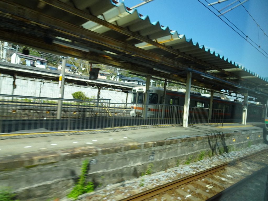 国府津駅の通過シーン