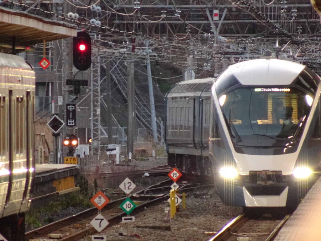 熱海駅手前のポイント通過時