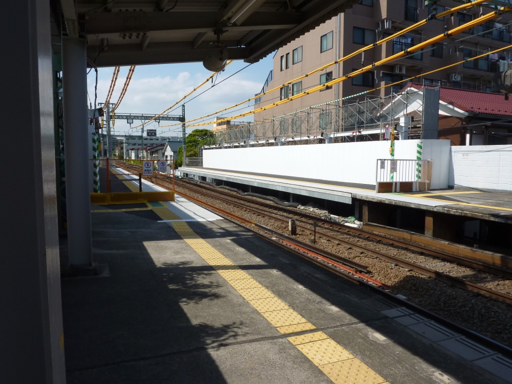 ホーム延伸部分解禁直前の杉田駅(2010/5/15)