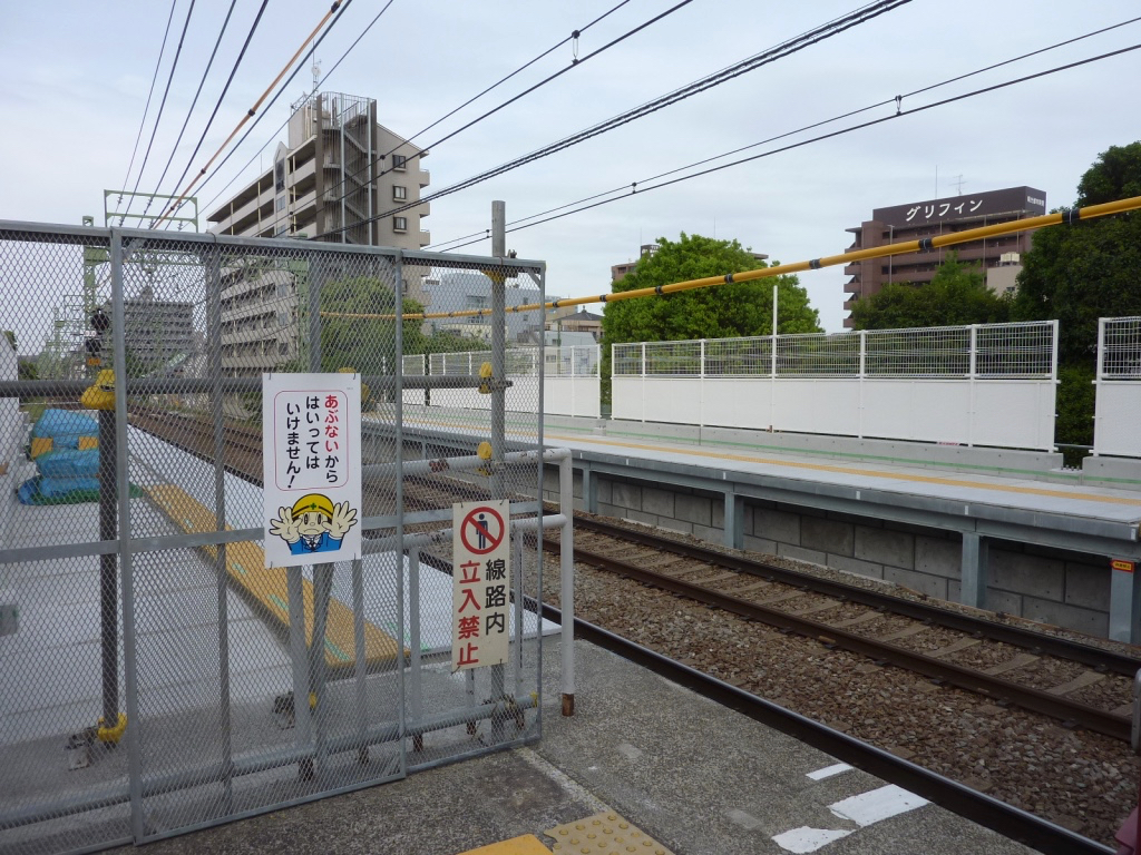 ホーム延伸部分解禁直前の仲木戸駅(2010/5/8)