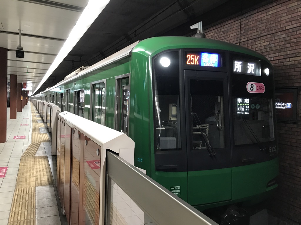 緑色の電車の 所沢 行き ちょび鉄ブログ
