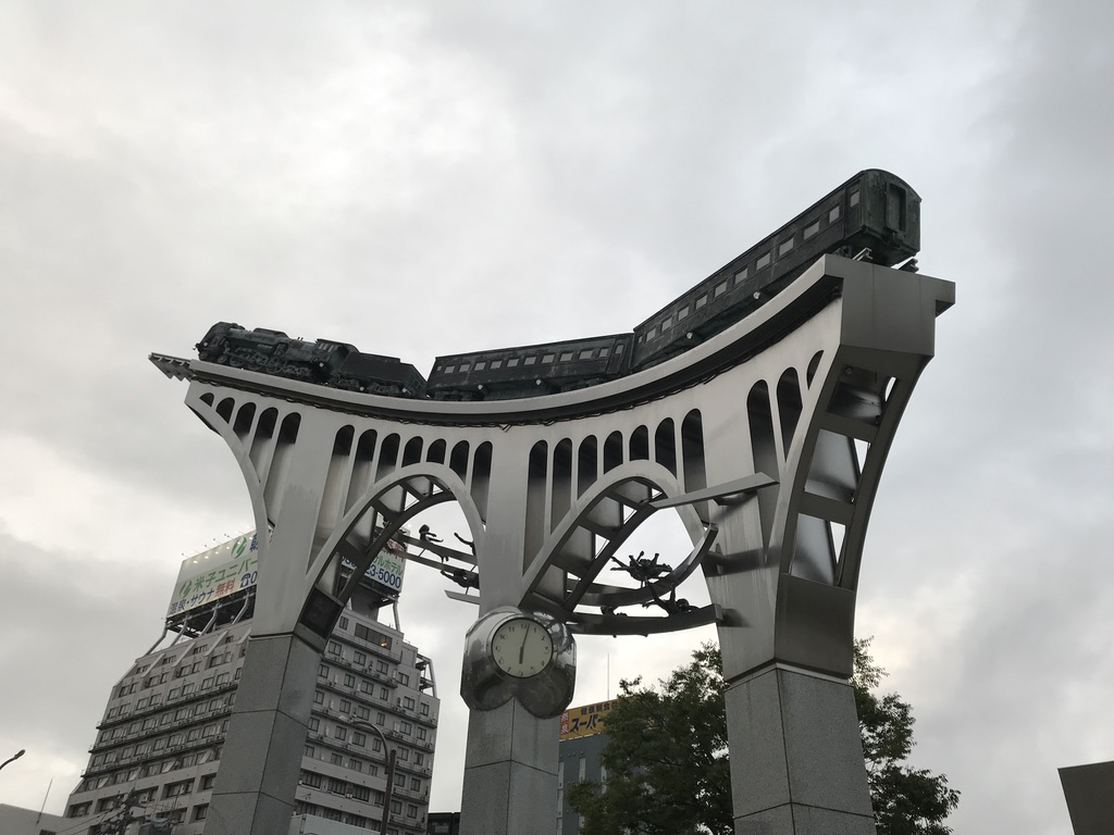 米子駅前の広場に展示されているSLのモニュメント(2020/9/12)