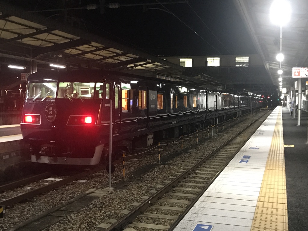 備中高梁駅2番線に到着したWEST EXPRESS 銀河(2020/9/12)