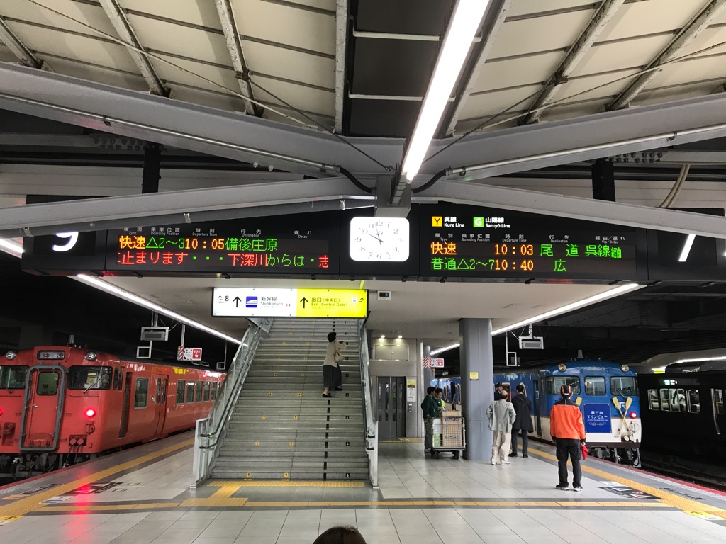 広島駅9番線・7番線に並ぶ快速庄原ライナー号・快速瀬戸内マリンビュー号(2019/11/3)