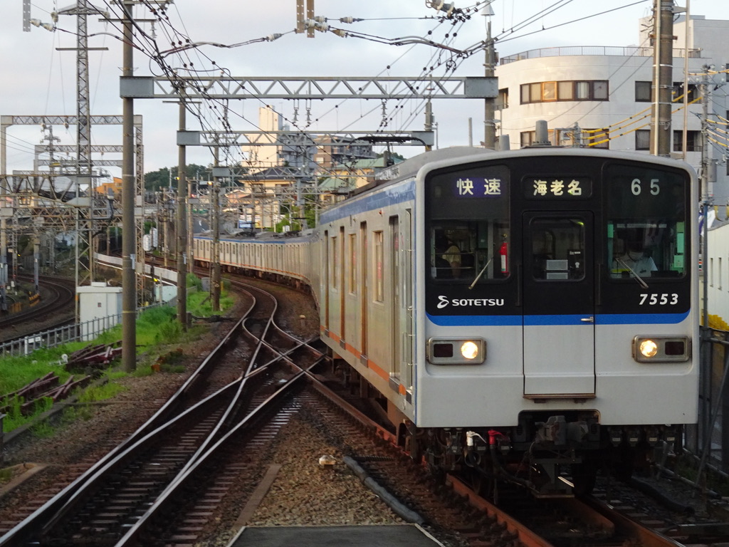 海老名駅に到着する7753F(快速→特急) (2020/7/19)