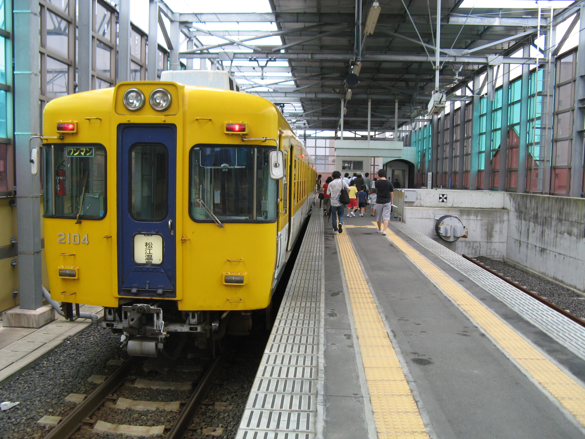 電鉄出雲市駅に到着した元京王車2104号(2007/9/1)