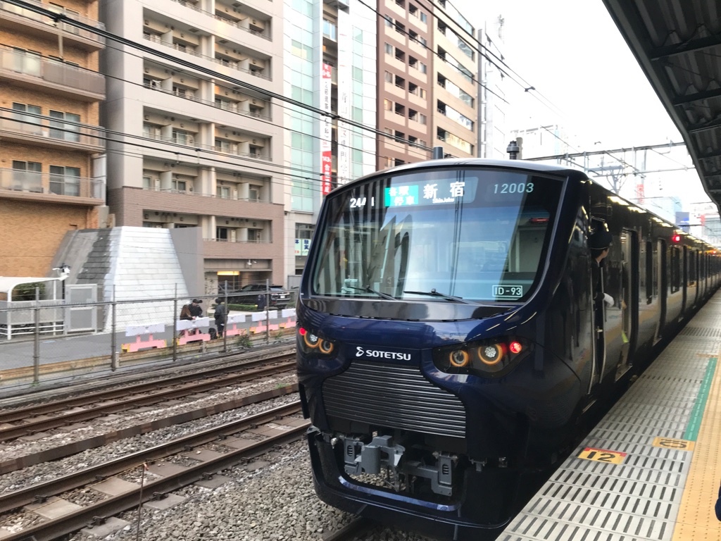 渋谷駅3番線旧ホーム停車位置と相鉄12000系(2019/12/3)