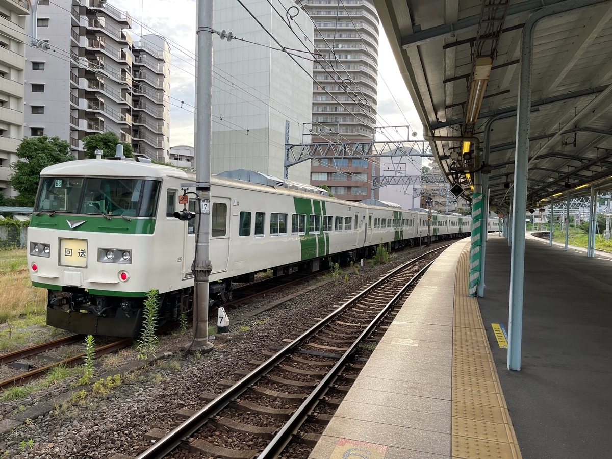 185系鎌倉あじさい号回送を横須賀駅で撮影 - ちょび鉄ブログ