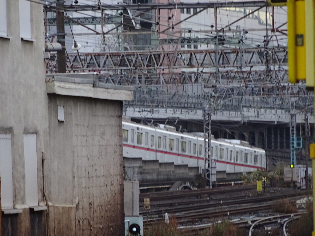 品川駅のJR線ホームから撮影した都営5300形(2014/12/29)