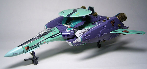 ハセガワ 1/72 RVF25 メサイヤ バルキリー ルカ機 完成品 マクロス 1/72 RVF-25 メサイアバルキリー ルカ機（超時空要塞マクロス